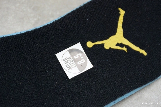 554724  Jordan (2017) Mid New Love Retro 035 554724-035 1 0429